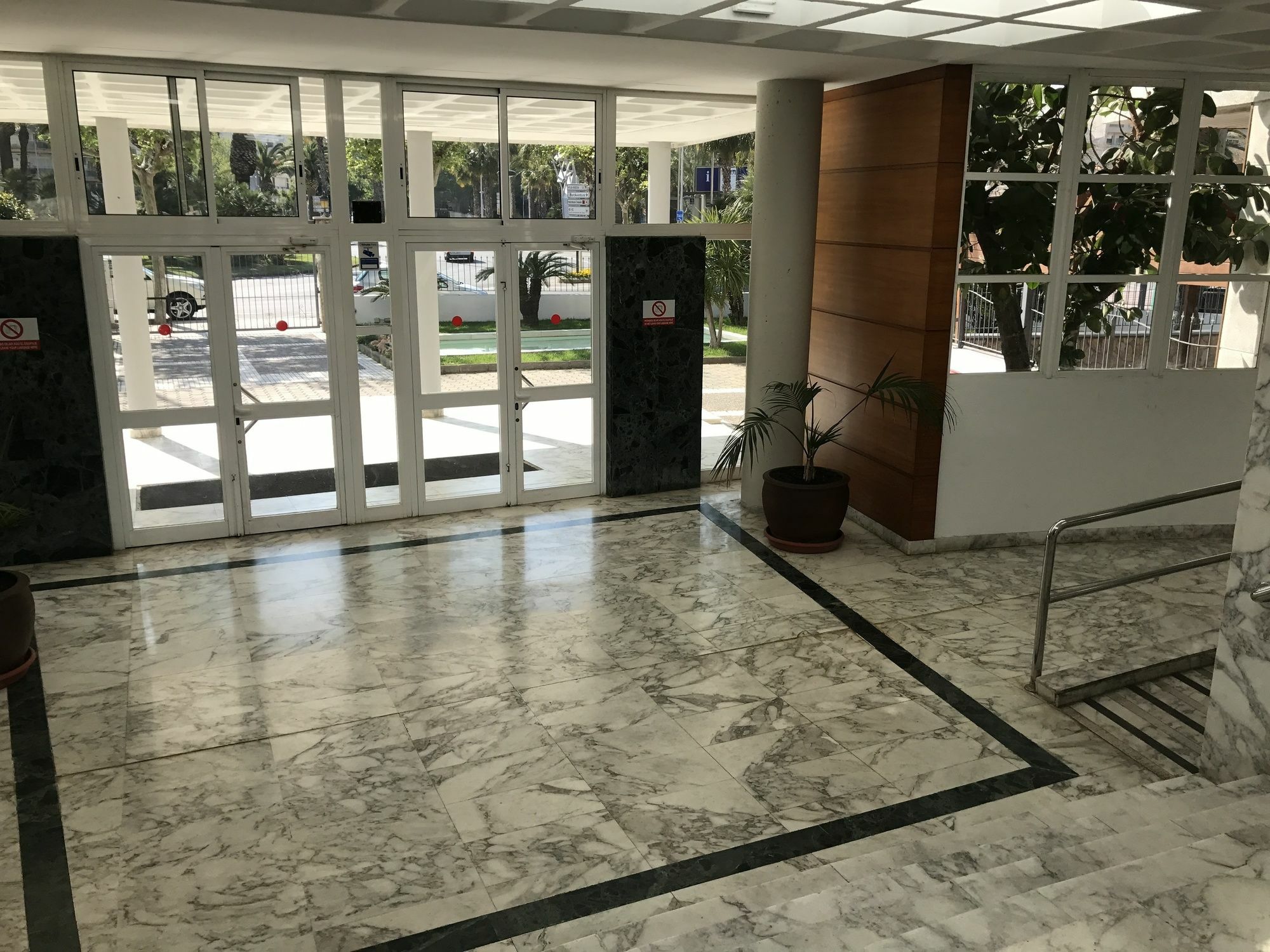 Costa Dorada Apartments Салоу Екстер'єр фото
